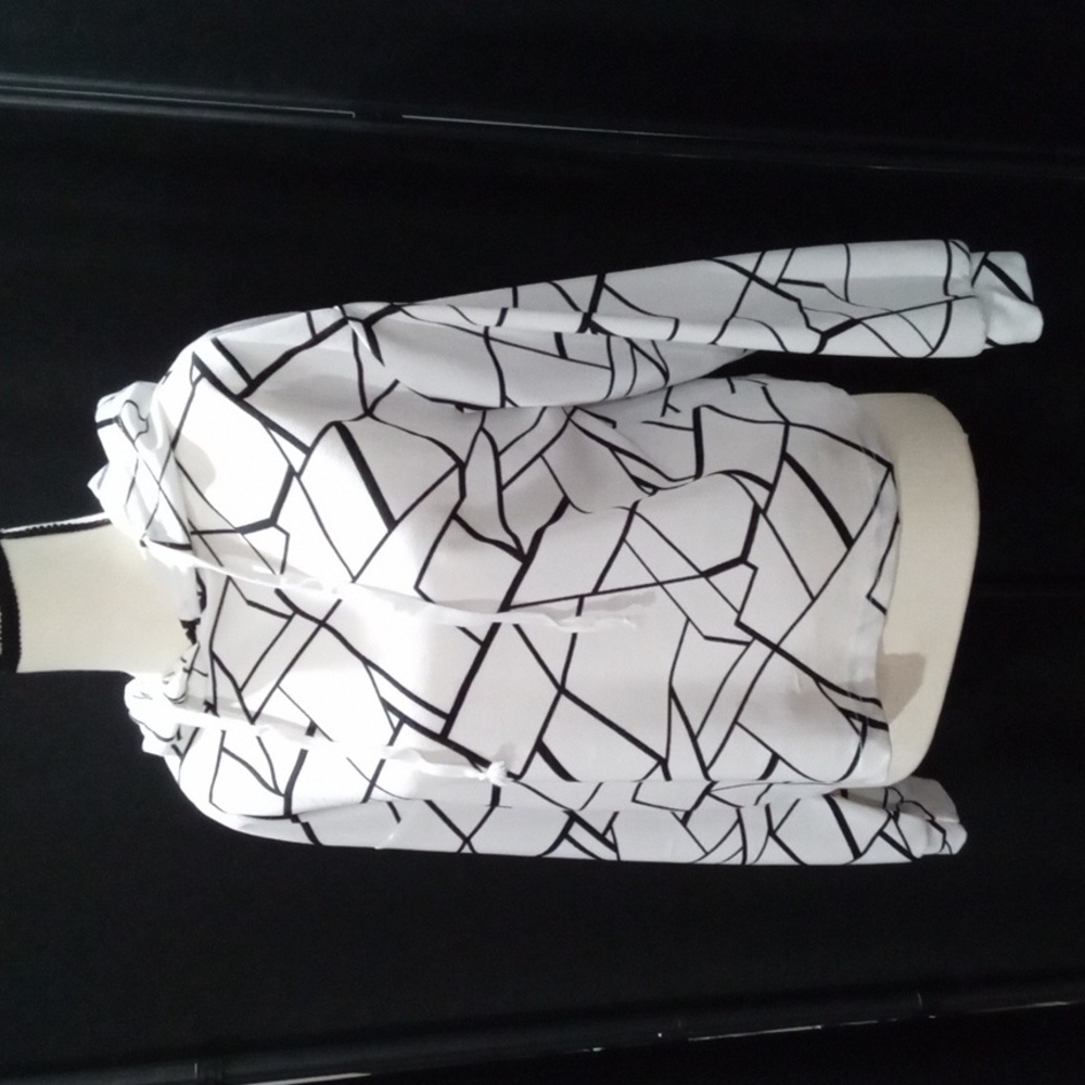 NWOT Shein geometric patterned sweatshirt sz: S
